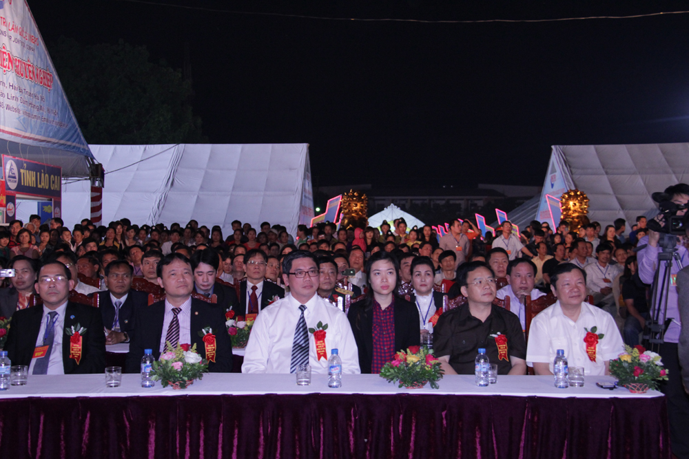 ផ្សារណាត់ពាណិជ្ជកម្មអន្តរជាតិតំបន់ពាយព្យ-Dien Bien 2014